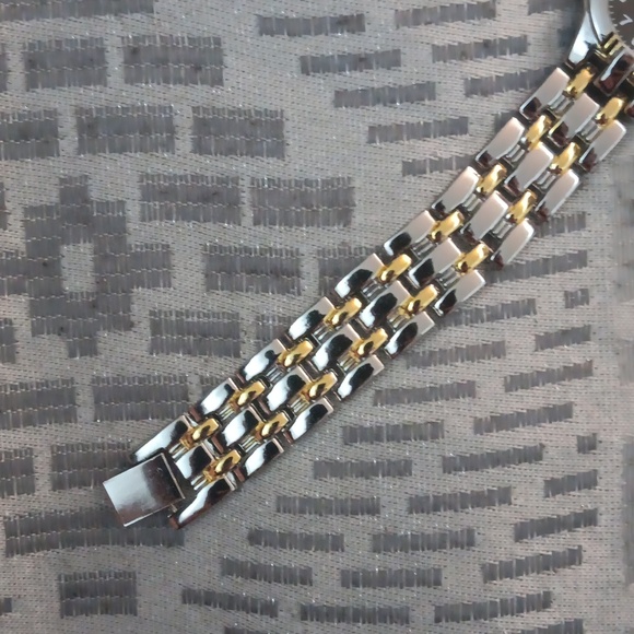 Geneva Two-tone Bracelet Watch - Picture 4 of 12